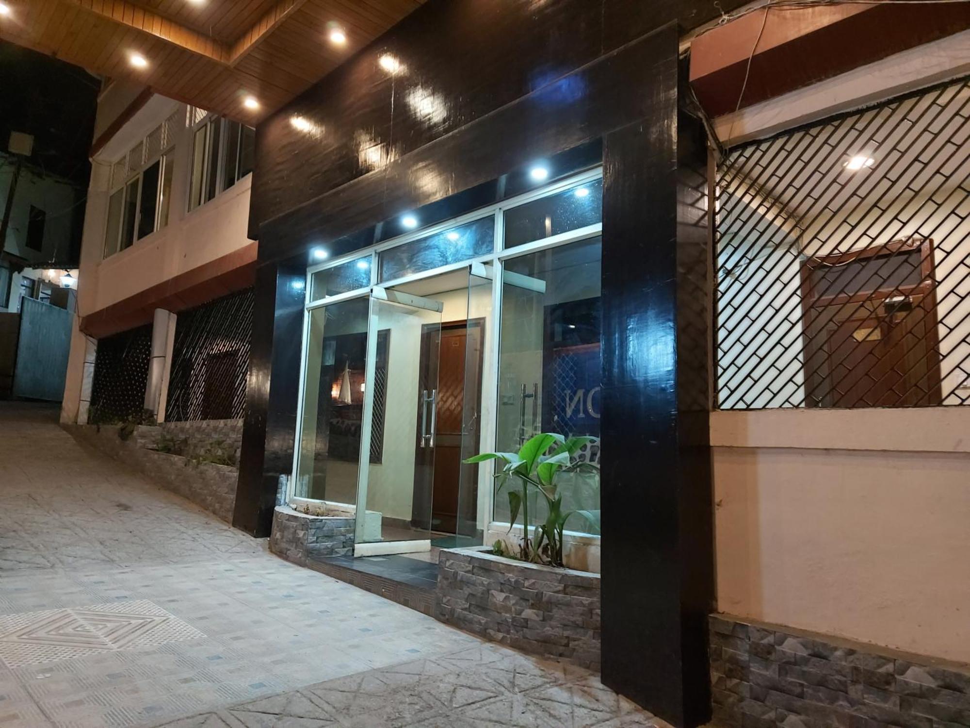 Goroomgo Moon Nainital Near Naini Lake - Parking & Lift Facilities -Hygiene And Spacious Room - Best Seller Buitenkant foto