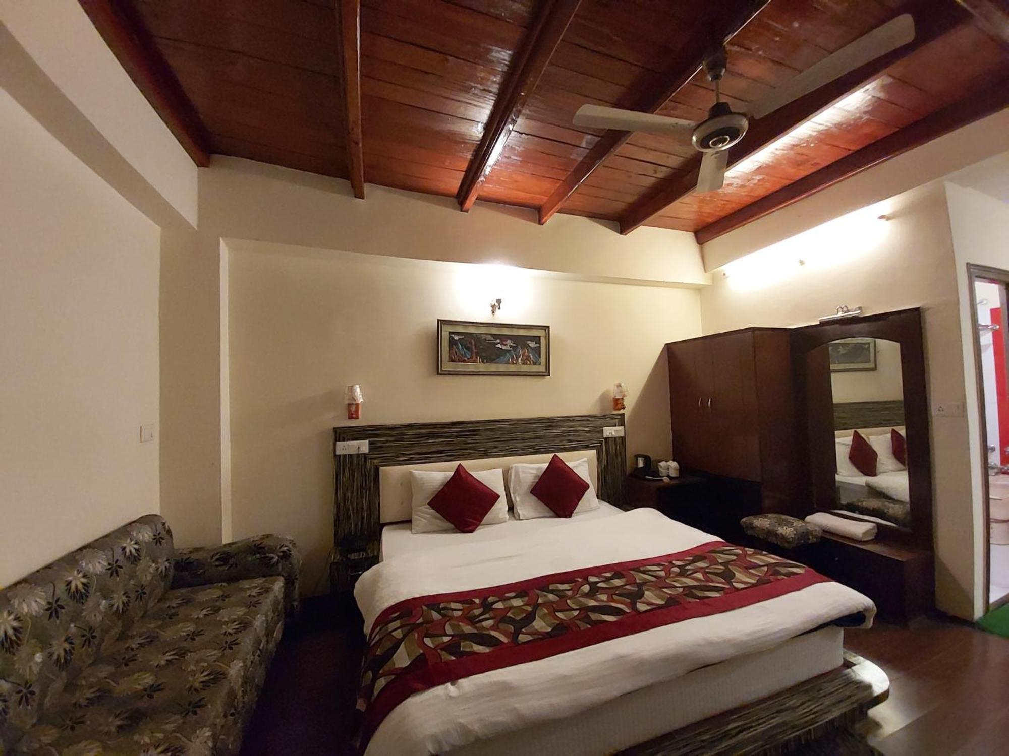 Goroomgo Moon Nainital Near Naini Lake - Parking & Lift Facilities -Hygiene And Spacious Room - Best Seller Buitenkant foto