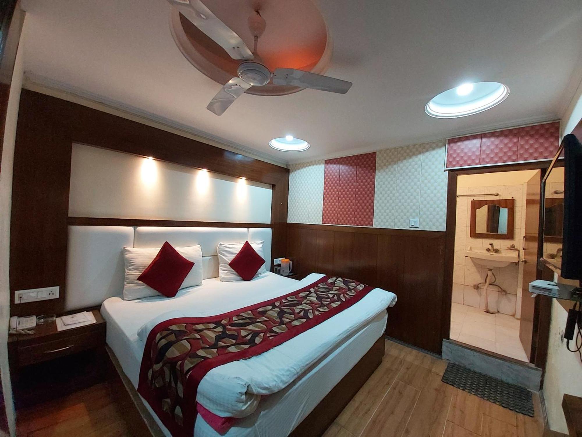 Goroomgo Moon Nainital Near Naini Lake - Parking & Lift Facilities -Hygiene And Spacious Room - Best Seller Buitenkant foto