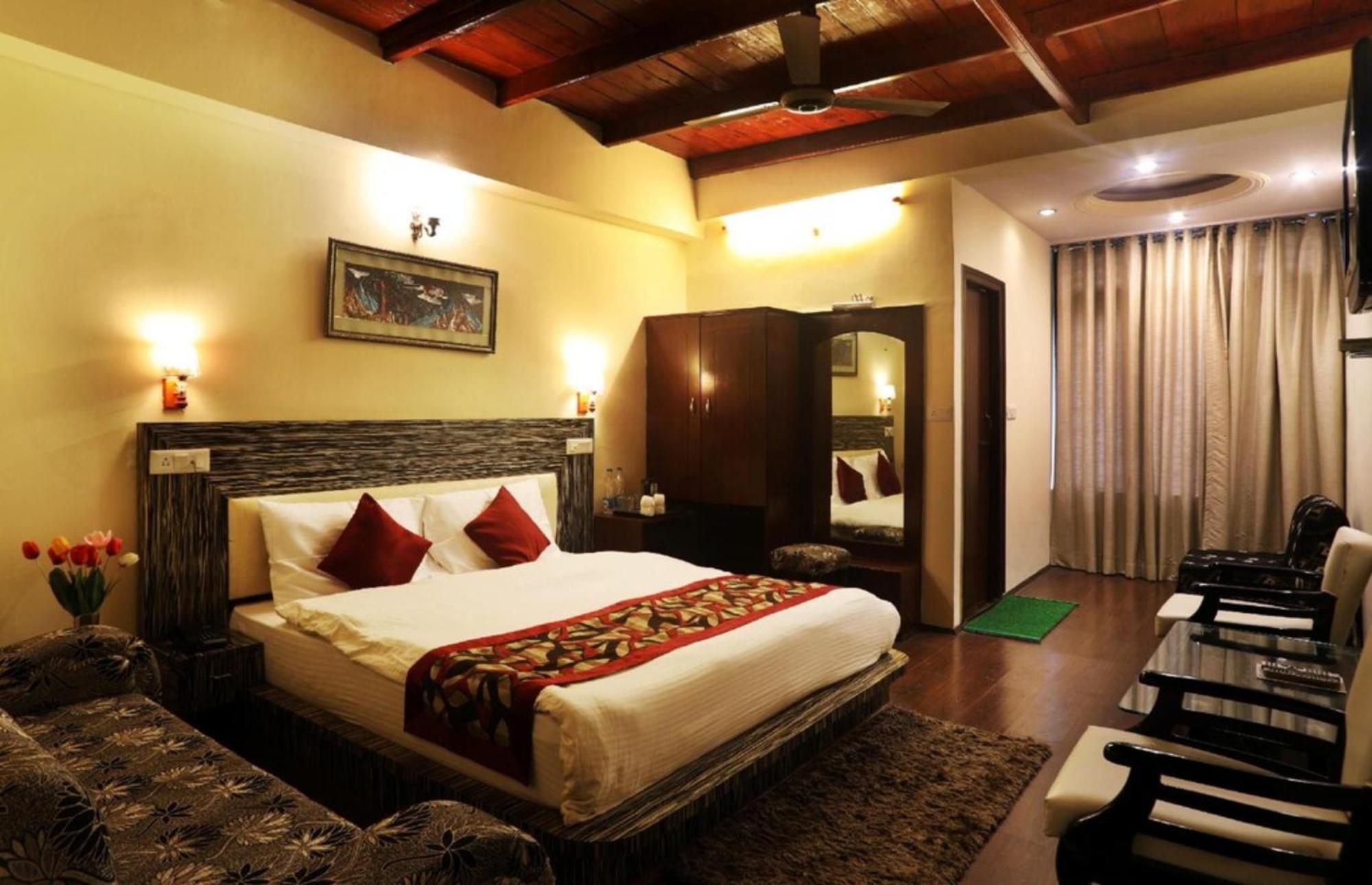 Goroomgo Moon Nainital Near Naini Lake - Parking & Lift Facilities -Hygiene And Spacious Room - Best Seller Buitenkant foto