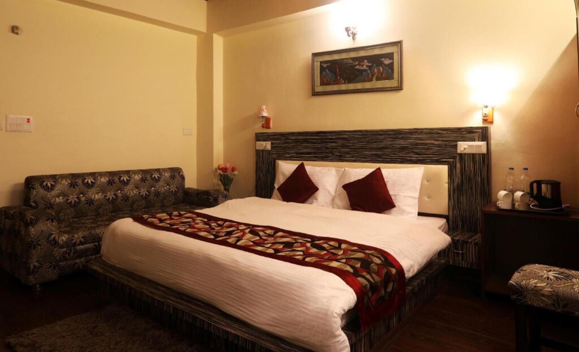 Goroomgo Moon Nainital Near Naini Lake - Parking & Lift Facilities -Hygiene And Spacious Room - Best Seller Buitenkant foto