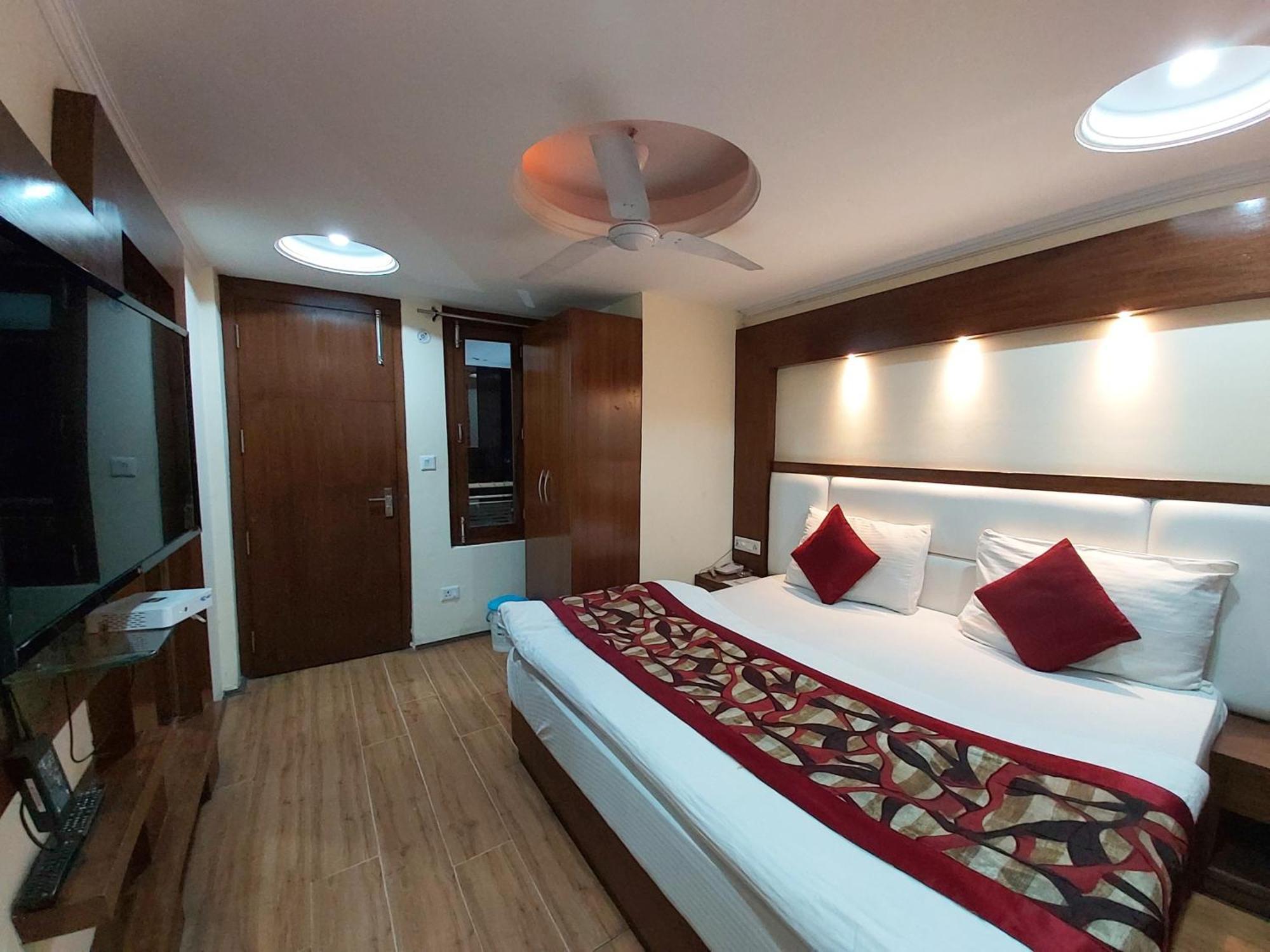 Goroomgo Moon Nainital Near Naini Lake - Parking & Lift Facilities -Hygiene And Spacious Room - Best Seller Buitenkant foto